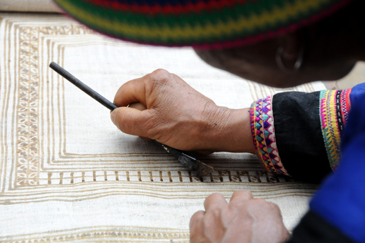 Mong ethnic minority people exhibit traditional weaving